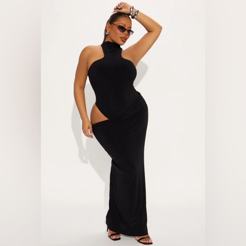 Elegant Black Halter Maxi Dress